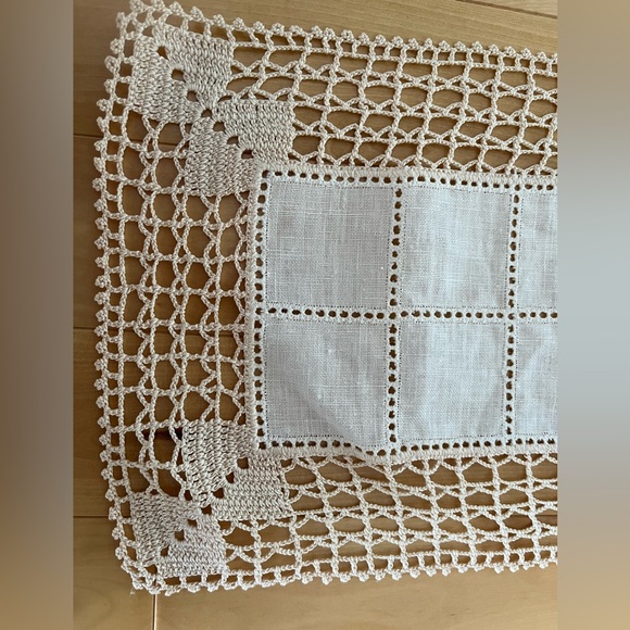 Beautiful Linen/Crocheted Runner - Picture 4 of 7